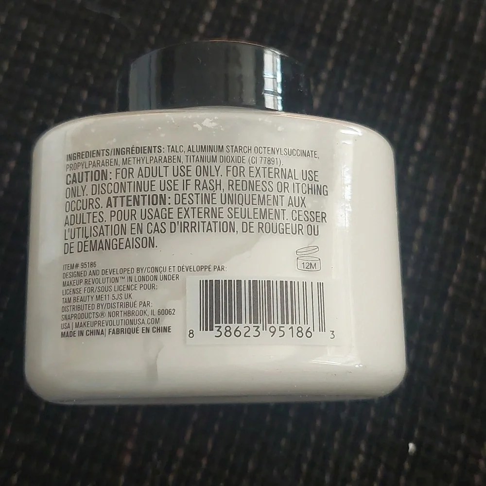 New rmakeup‎ evolution baking powder Ghost